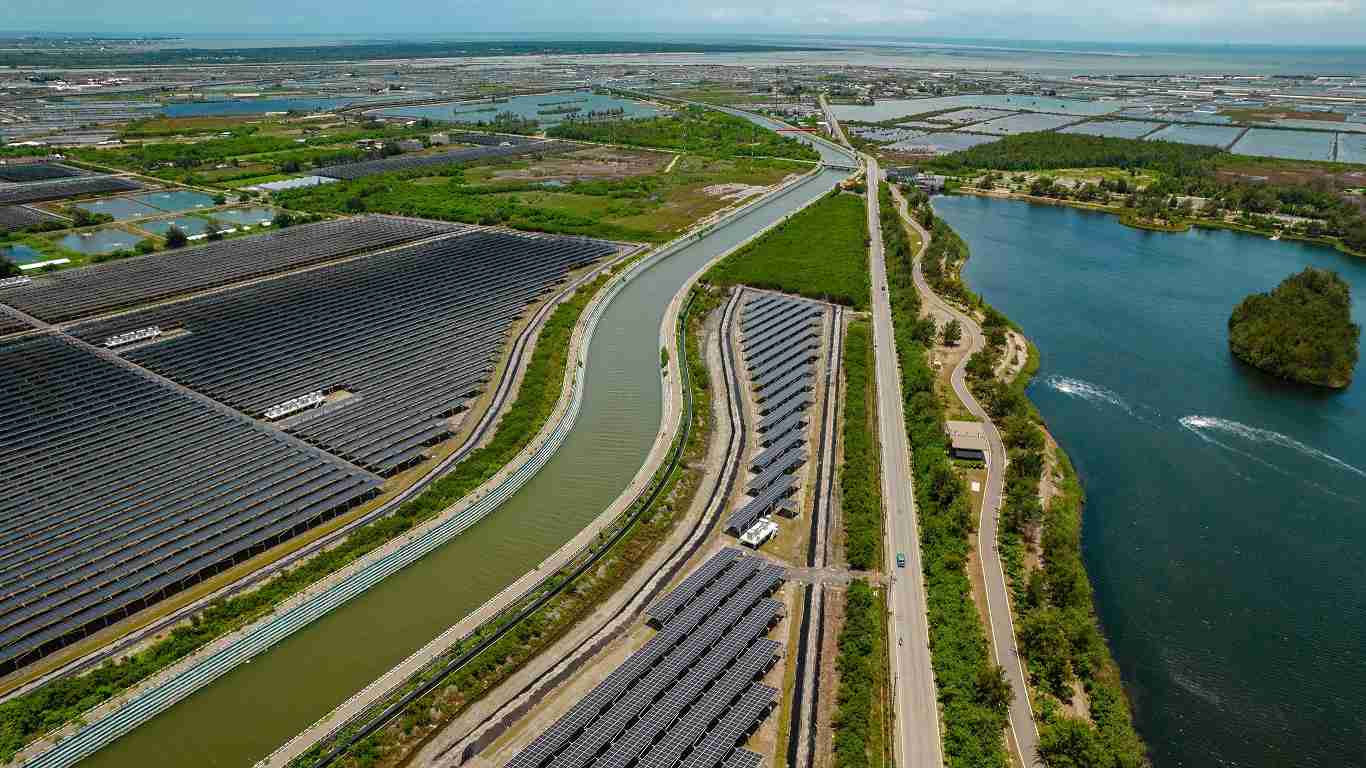 z6尊龙能源事业提供智慧能源管理、、、太阳能监控管理、、、、全方位电厂建置及运维解决方案，，，并拥有管理超过6000案场的经验