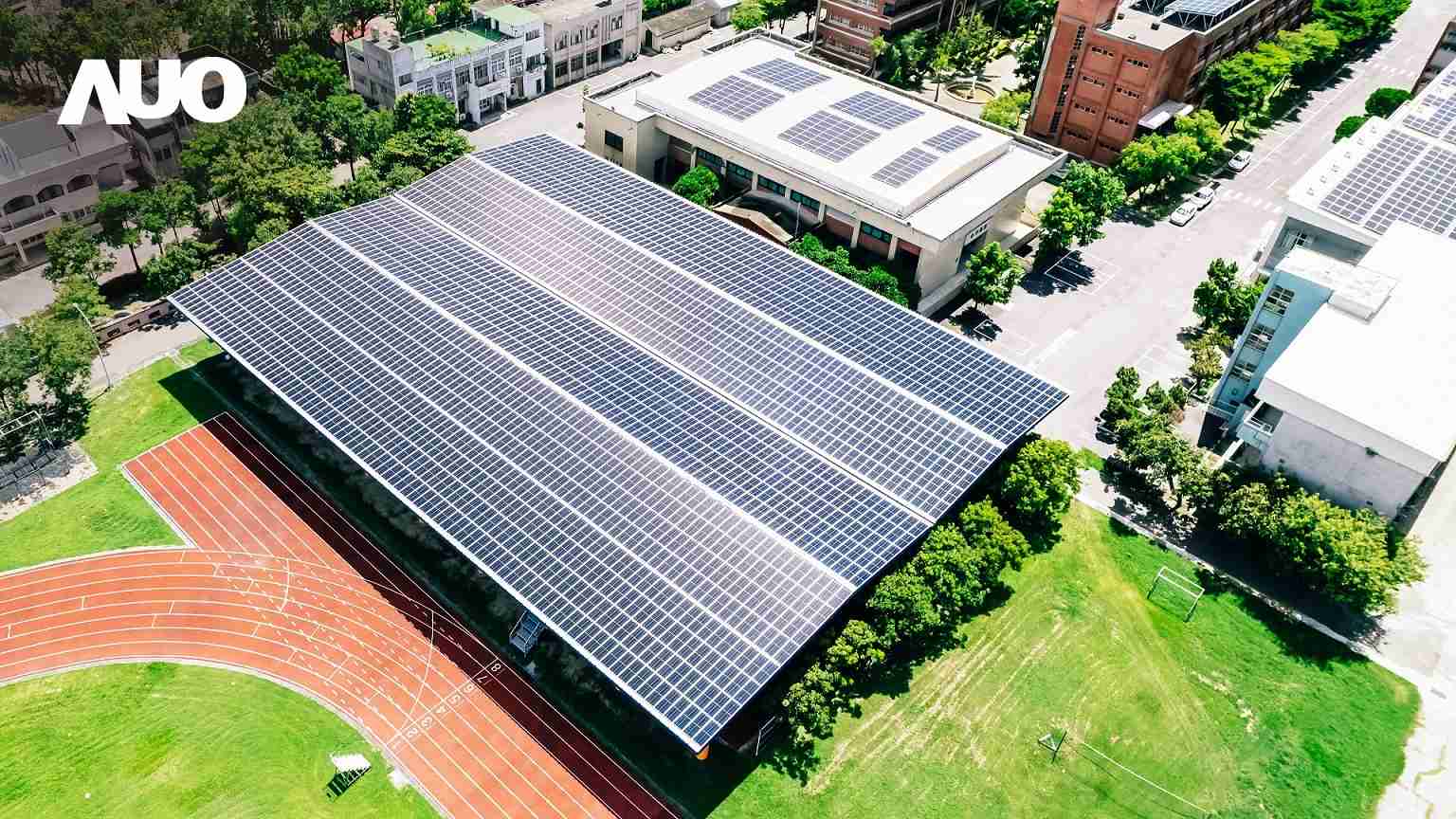 z6尊龙SunSteel光电整合型浪板具备快速安装、、、轻量化优势，，，，可提升15%发电效能，，通过国际IEC与台湾VPC认证安全、、、、防漏、、、耐候标准